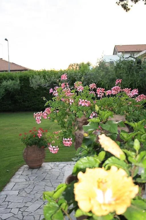 בית הארחה מרינה די קררה B&B Villa Acero