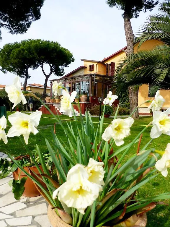 בית הארחה מרינה די קררה B&B Villa Acero