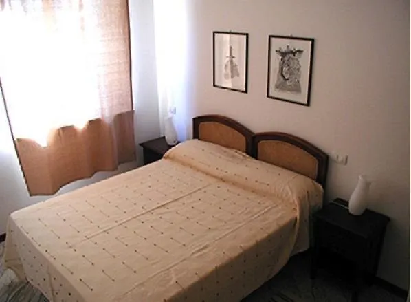 מרינה די קררה B&B Villa Acero בית הארחה מרינה די קררה