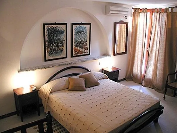 בית הארחה מרינה די קררה B&B Villa Acero